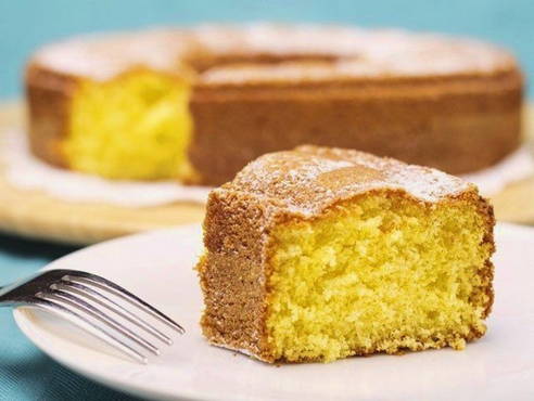 Curd cake with lemon