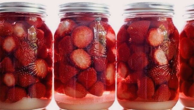 Strawberry compote for the winter, 3 liters