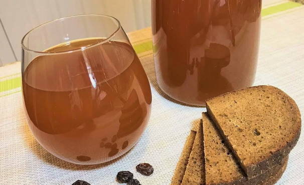 Bread kvass with live yeast