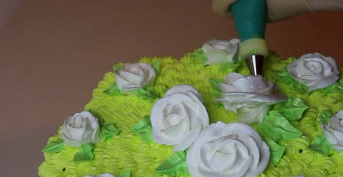 คัสตาร์โปรตีนสำหรับดอกไม้บนเค้ก