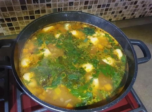 ซุป kharcho คลาสสิกจากไก่และมันฝรั่ง