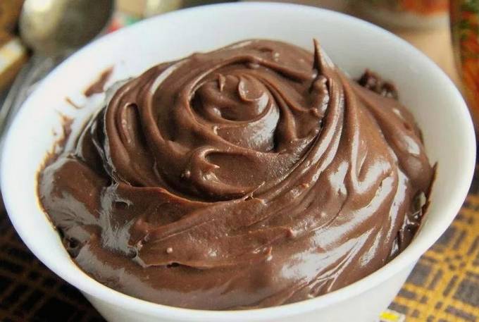 ครีมช็อคโกแลตสำหรับเค้กที่ทำจากผงโกโก้และนมกับเนย