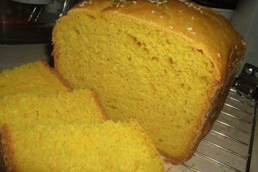 ขนมปังข้าวโพดแบบไม่ใช้แป้งสาลีในเครื่องทำขนมปัง