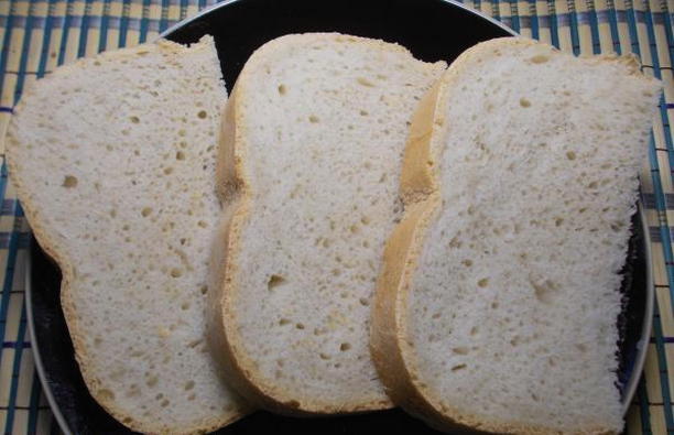 ขนมปังขาว Sourdough ในเครื่องทำขนมปัง
