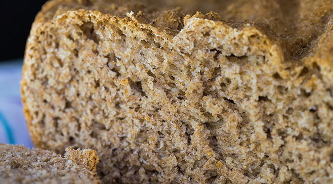 ขนมปังข้าวไรย์โฮลเกรนในเครื่องทำขนมปัง