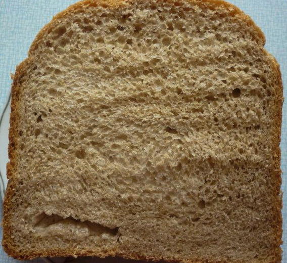 ขนมปังโฮลเกรนกับ kefir ในเครื่องทำขนมปัง