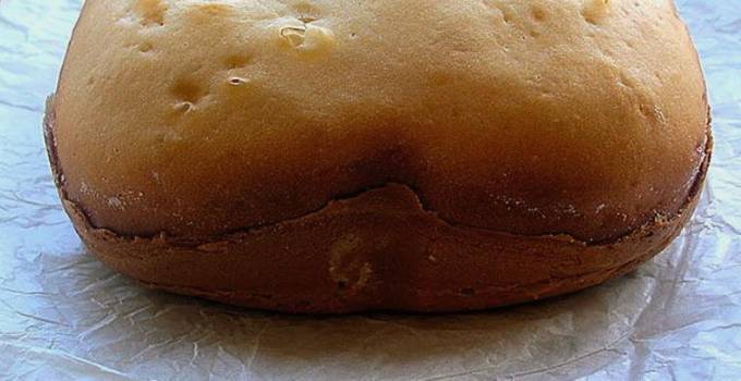 ขนมปังบน kefir ที่ไม่มียีสต์ในเครื่องทำขนมปัง