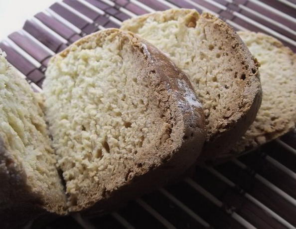 วิธีการอบขนมปังปราศจากยีสต์บน kefir ในเครื่องทำขนมปัง