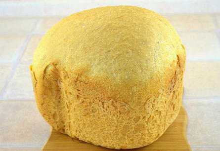 ขนมปังในน้ำในเครื่องทำขนมปัง