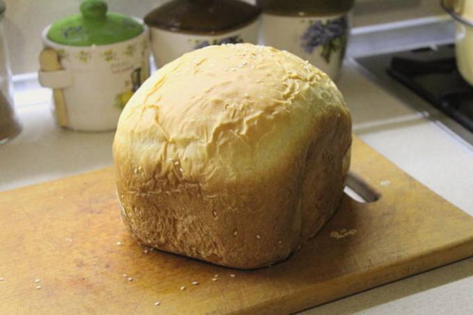 ขนมปังขาวกับนมในเครื่องทำขนมปัง
