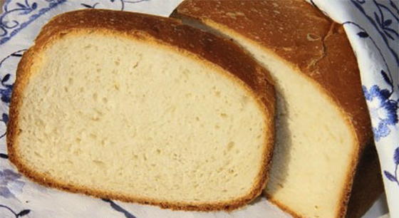 ขนมปังกับนมในเครื่องทำขนมปัง