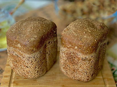 ขนมปังไรย์ไร้แป้งในเครื่องทำขนมปัง