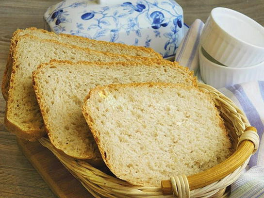 ขนมปังไรย์ไม่มีมอลต์ในเครื่องทำขนมปัง