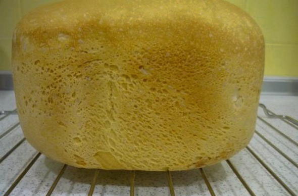 ขนมปังขาวในเครื่องทำขนมปังพานาโซนิคที่บ้าน