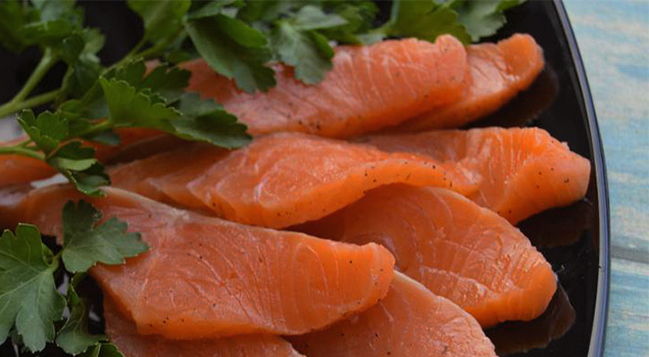 How to salt trout steaks with salt and sugar