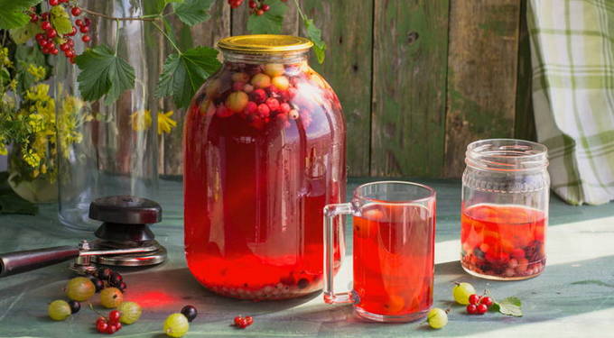 Red currant and gooseberry compote in a 3-liter jar for the winter
