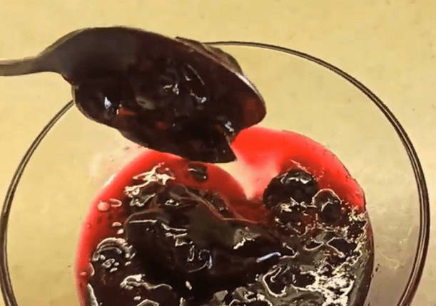Blackcurrant jelly-five-minute for the winter with glasses